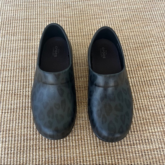 Leopard Crocs 6W - Picture 3 of 5